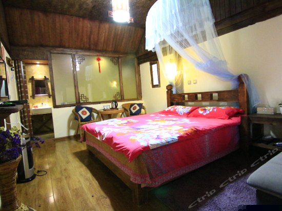 百奇温馨大床房