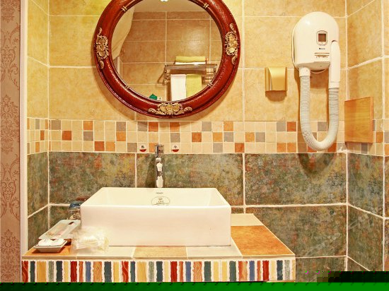 林荫海景大床房