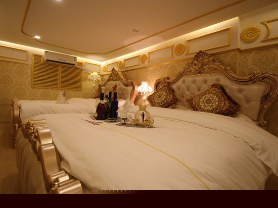 豪华宫廷复式LOFT家庭房