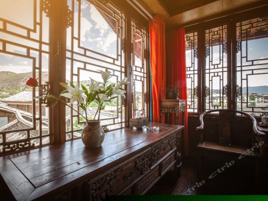 观景至尊绣床房