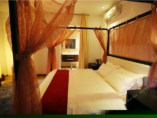 庐风豪华蜜月房