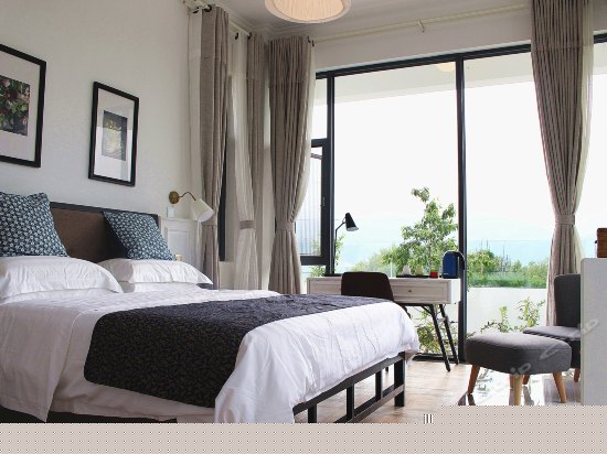 豪华水漾海景大床房