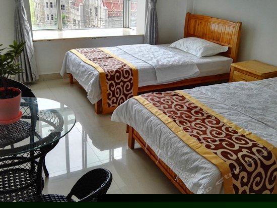 公寓一室一厅三床4人房