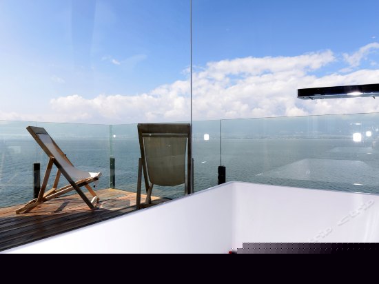 双鸳-亲水海景家庭套房带浴缸