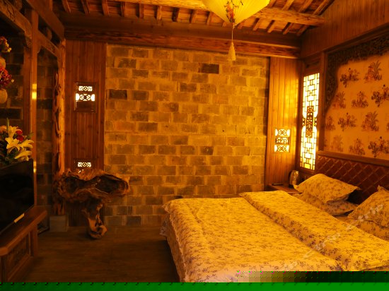 湖边豪华大床房