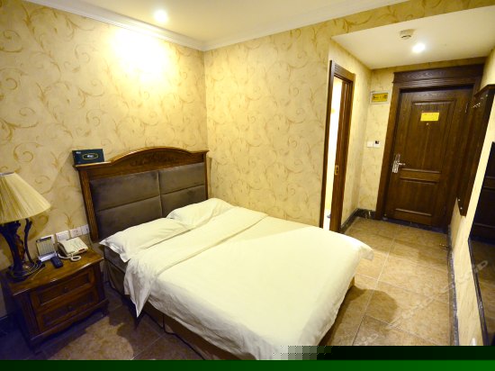 特惠大床房(廊窗)