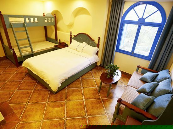 椰林亲子房四人间