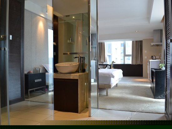 至尊豪华大床房(中宾)