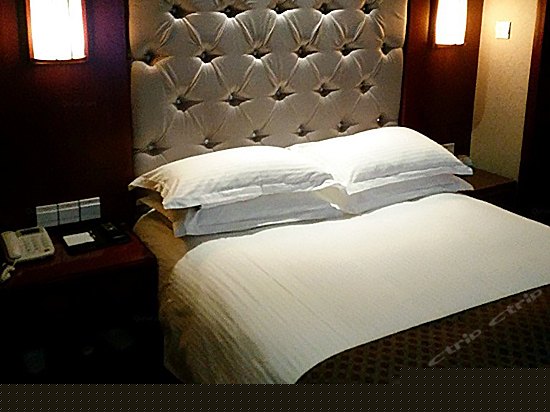 限量抢购大床房