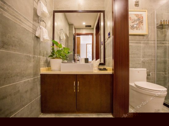 长亭晚山景大床房