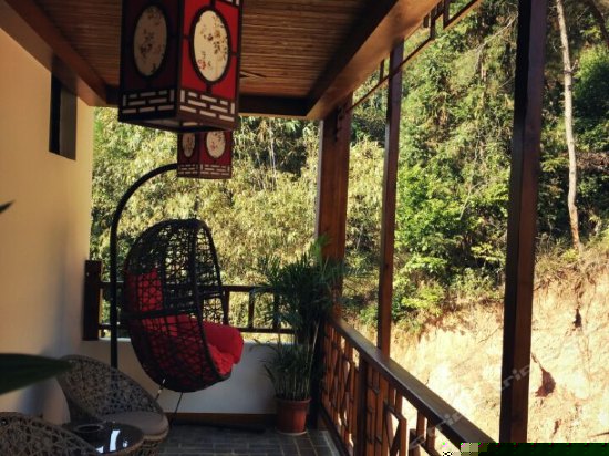 阳光庭院大床房