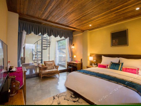 暖阳泸沽湖景贵宾房