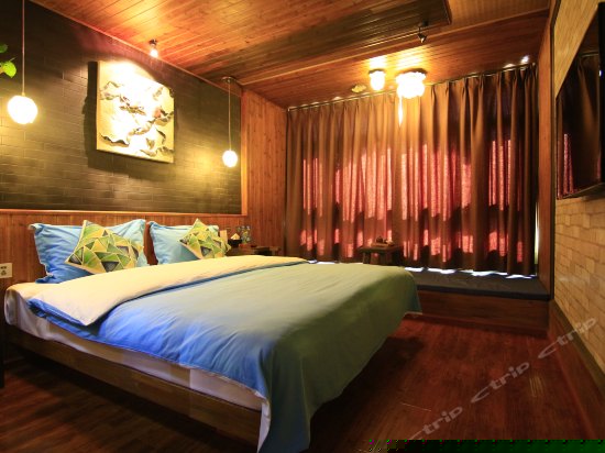 二楼豪华大床房