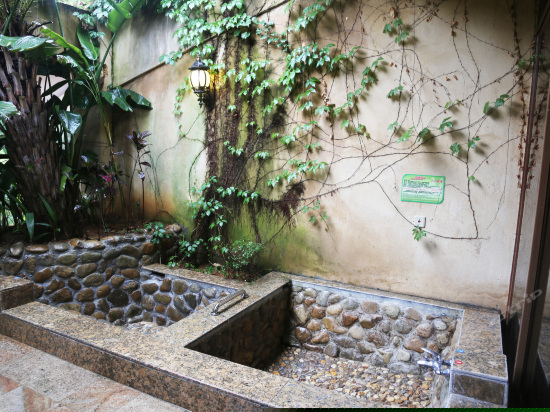 星空蜜月双池房