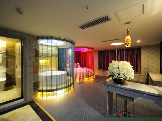 浪漫星空冲浪间