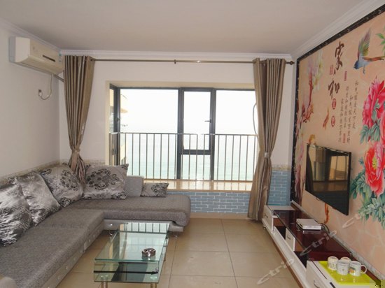 28 楼阳台海景豪华套房三卧室二卫