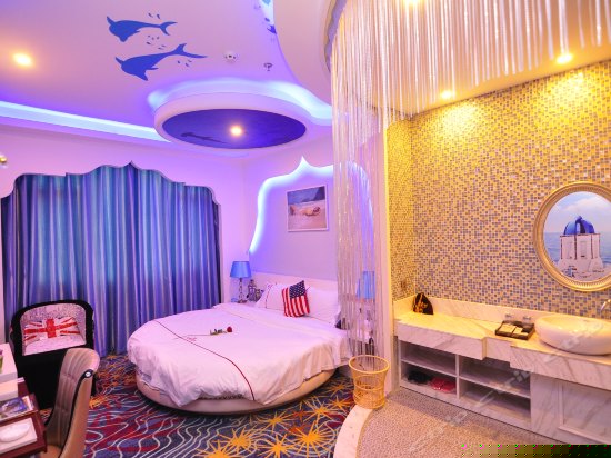 左岸情调圆床房