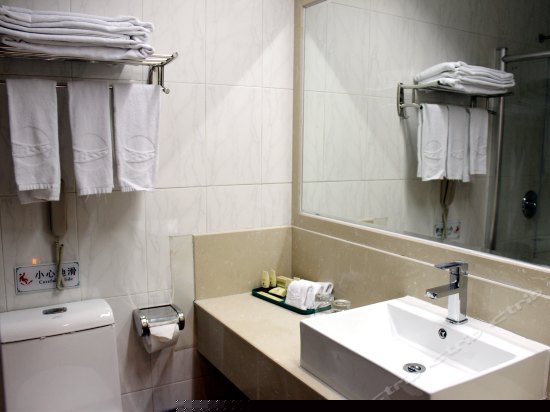 标准三人房(无窗)