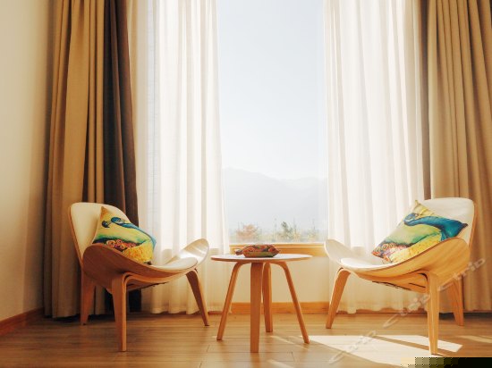 豪华山景大床房