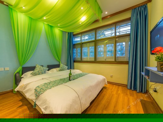 豪华舒适大床房