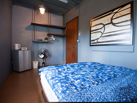 摩登工业四人房