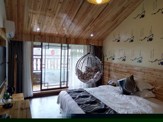 豪华河景大床房