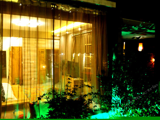 别墅豪华大床套房