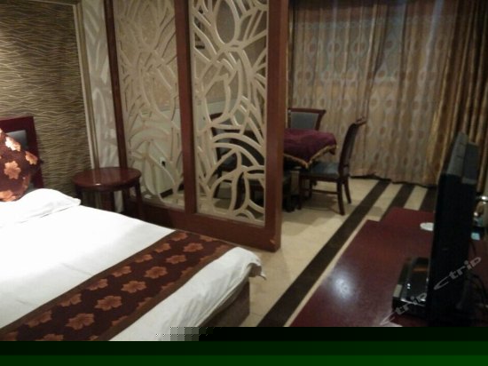 豪华单间电脑房