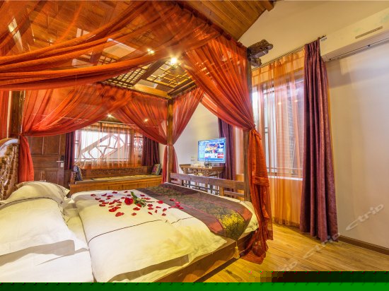 豪华蜜月大床房