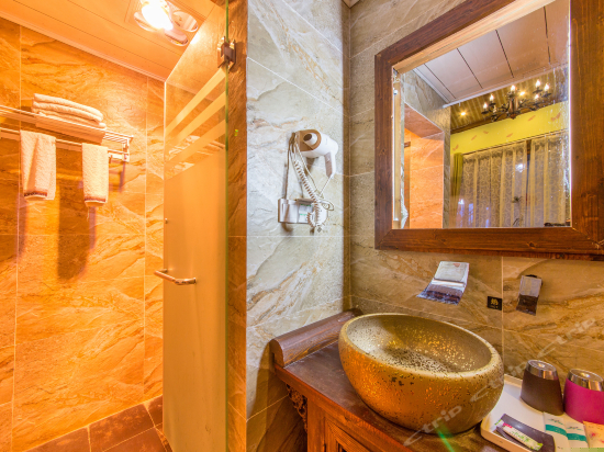 阳光观景家庭房