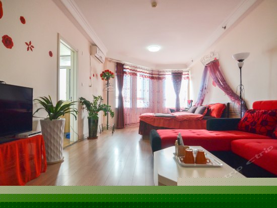 红色梦幻主题婚庆大床房