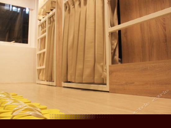 六人宿舍（床位房）