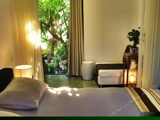 舒适大床房1号荷叶