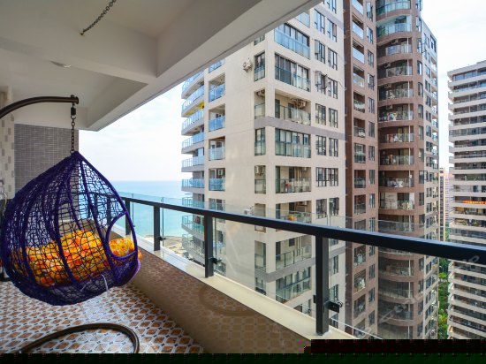 蔚蓝海景三室一厅