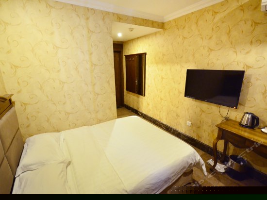 特惠大床房(廊窗)