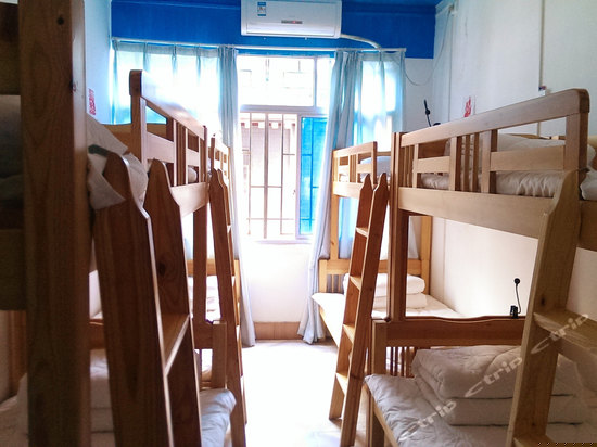 八人间（床位）