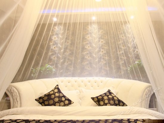 奢侈情侣主题房