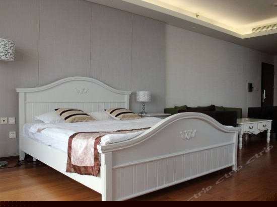 豪华双人大床房