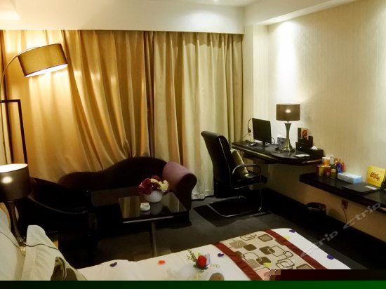 行政豪华大床房