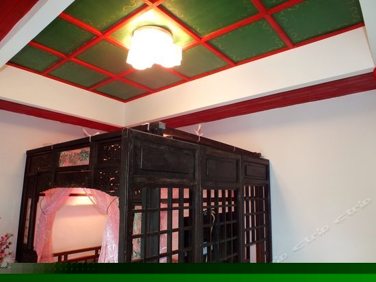 彩云轩独栋庭院古典雕花大床房