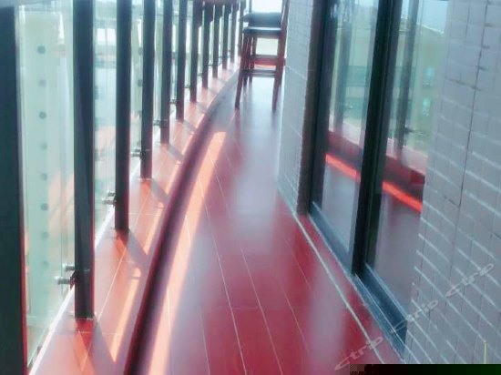 大阳台180度海景房