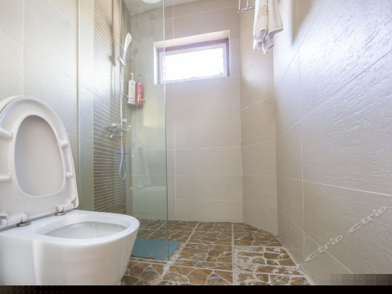 榻榻米大床房(知画）