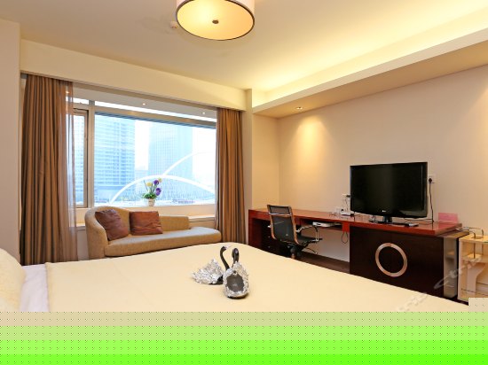 豪华河景大床房