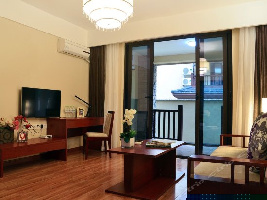 豪华山景单卧双床套房