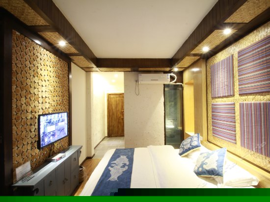 2楼豪华独立观景阳台大床房