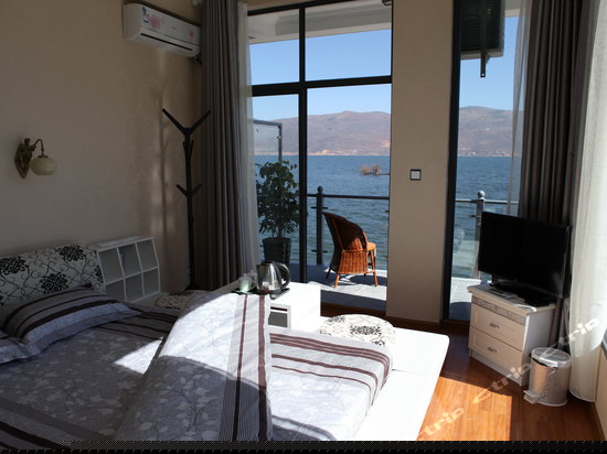 二楼榻榻米海景大床房