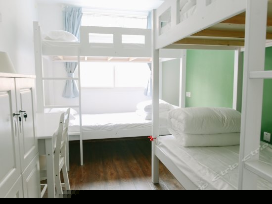 女生4人间(床位)