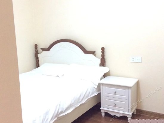 海逸湾豪华园景三卧室