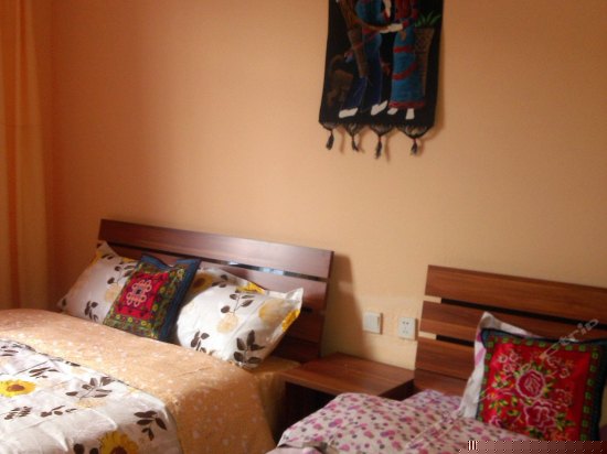 梅—温馨家庭亲子房