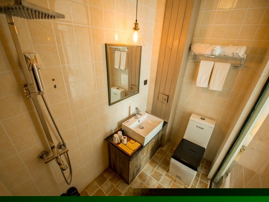 落地窗特价大床房